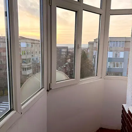Cozy Urban Nest Крайова